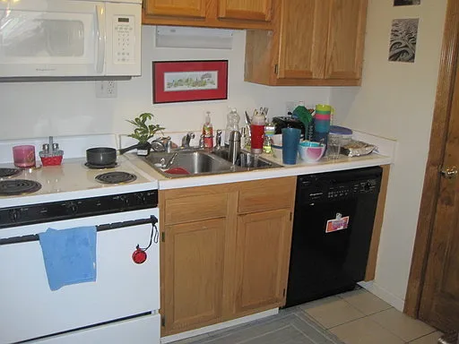 1683 Summit St — Photo 23