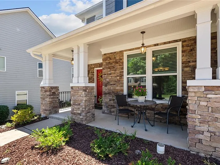 3845 Seaton Dr — Photo 2