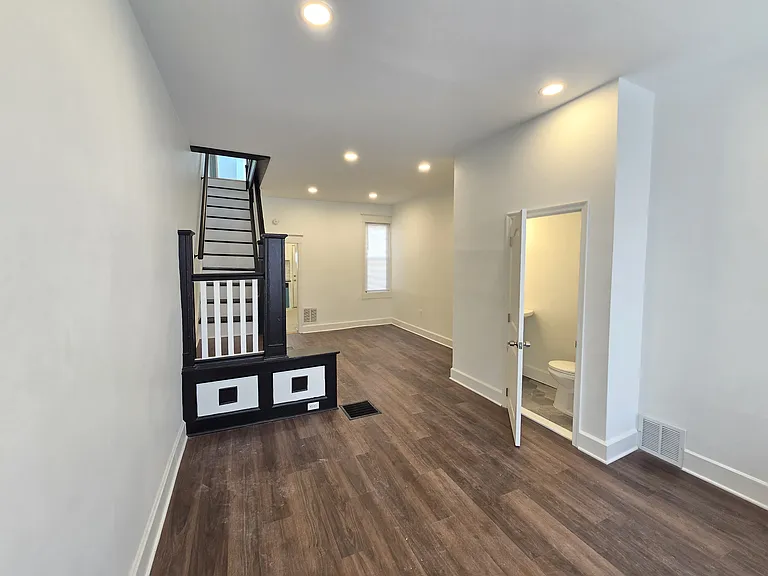 2613 Oakford St — Photo 1