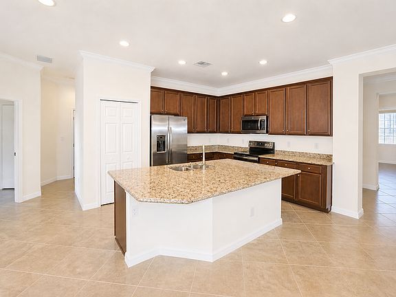 3rd image of 9062 Woodhurst Dr