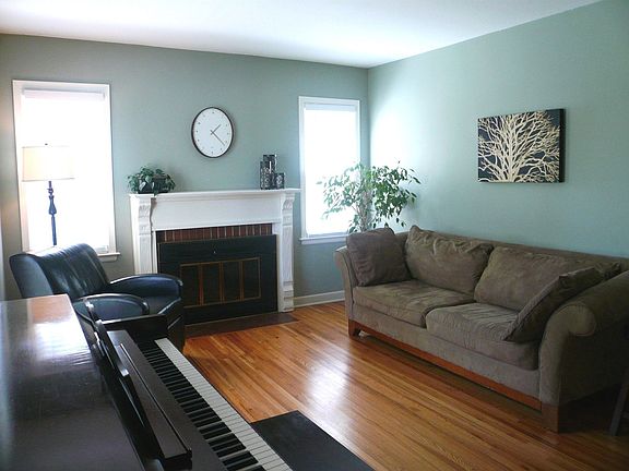 Living room w/wood burning FPLC