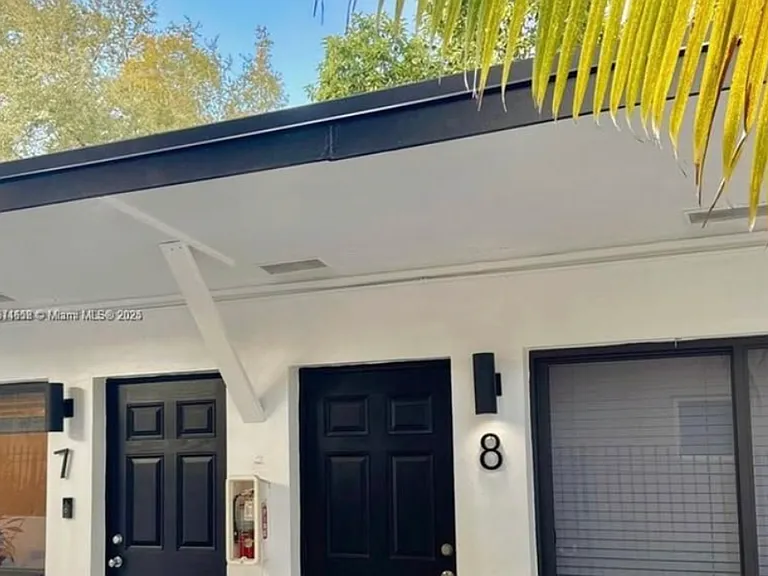NE Miami Pl — Photo 6
