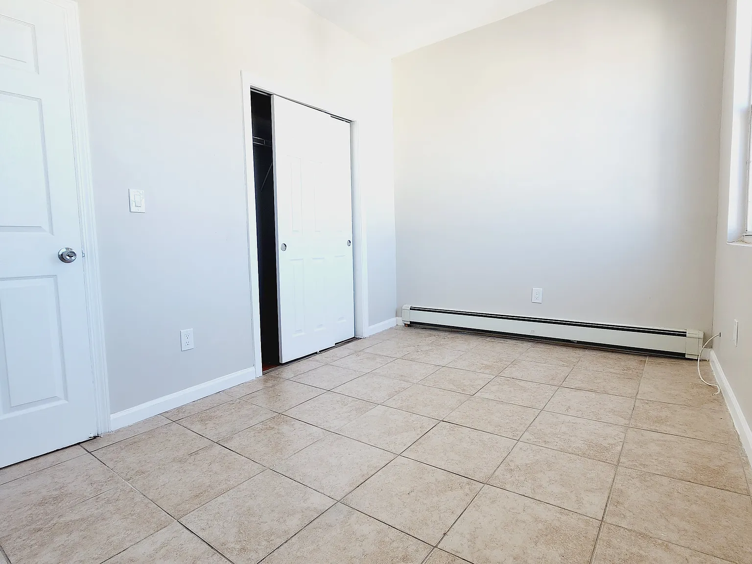 2 bed, 800 sqft, $2,200 — Photo 3