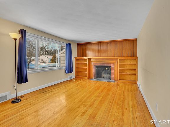 3rd image of 50 Davis Road