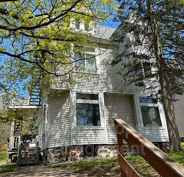 2125 E Superior St #3 — Photo 4