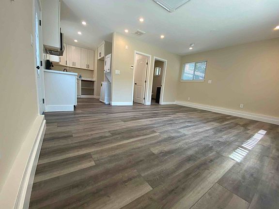 4th image of 4780 Snow Dr