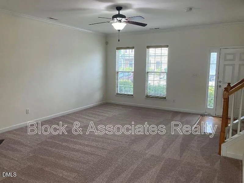3 bed, 2.5 bath, 1440 sqft, $1,650 — Photo 4