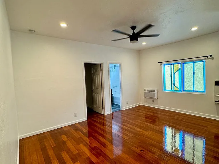 823 N. Gower — Photo 11