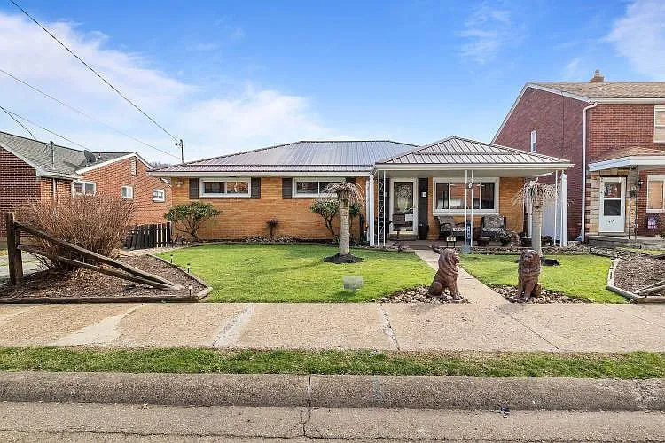440 Lincoln Ave photo 1