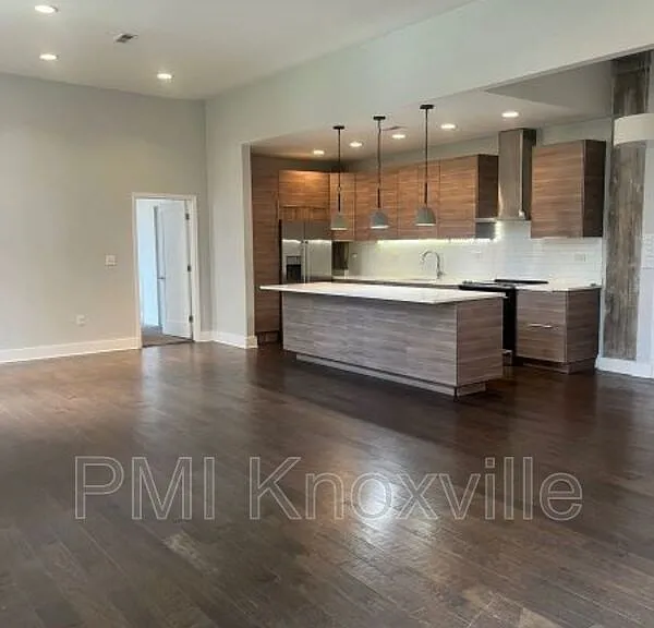 523 N Bertrand St #205 — Photo 8