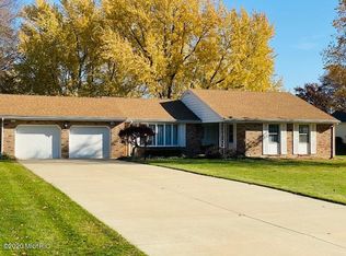 957 Sierra Dr, Benton Harbor, MI 49022