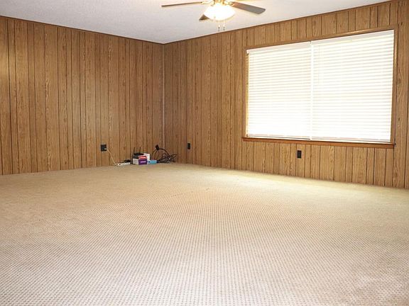 4th image of 207 Knight St