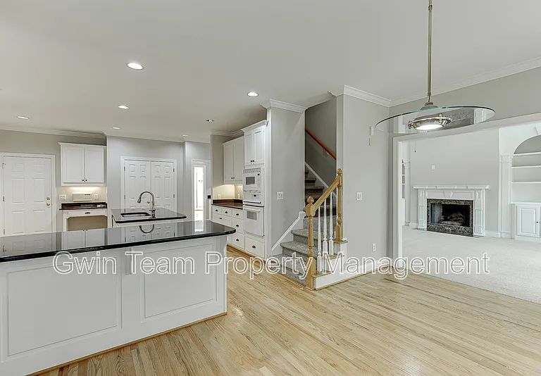 9345 Riverclub Pkwy — Photo 14