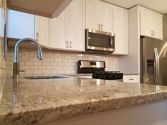 4th image of 915 Chestnut Hill Ave