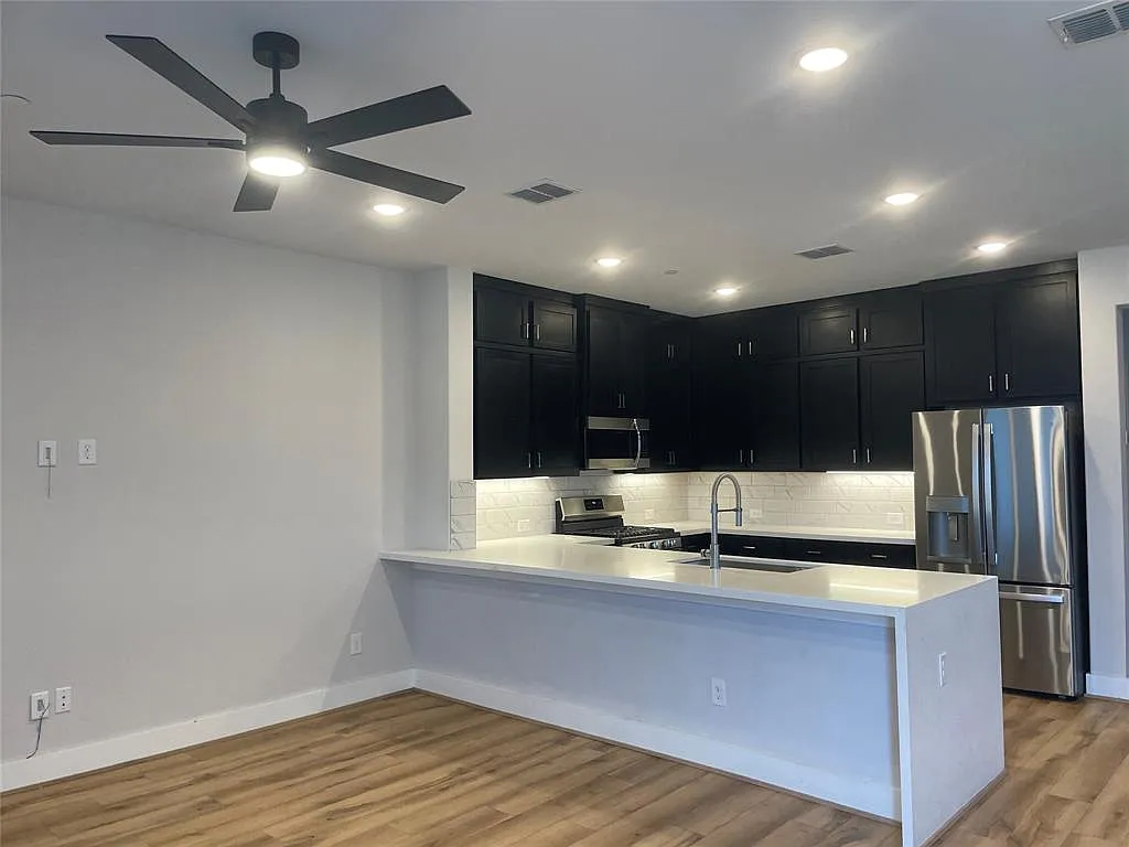 3 bed, 2.5 bath, 1816 sqft, $2,800 — Photo 2