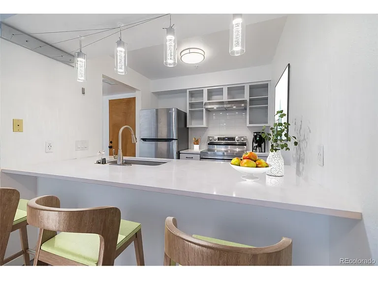 2727 Folsom St #211 — Photo 9