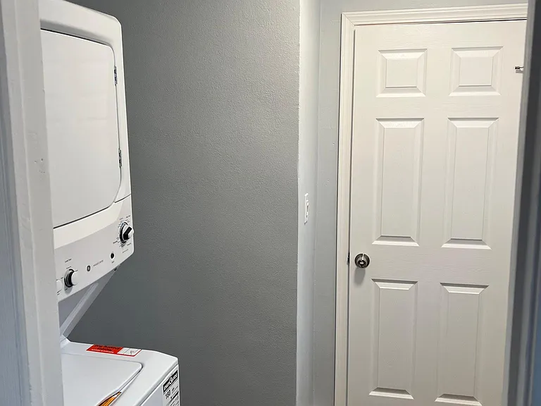 733 Daisy Ave #7 — Photo 9
