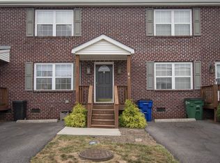 225 Hunters Ridge Ln, Christiansburg, VA 24073