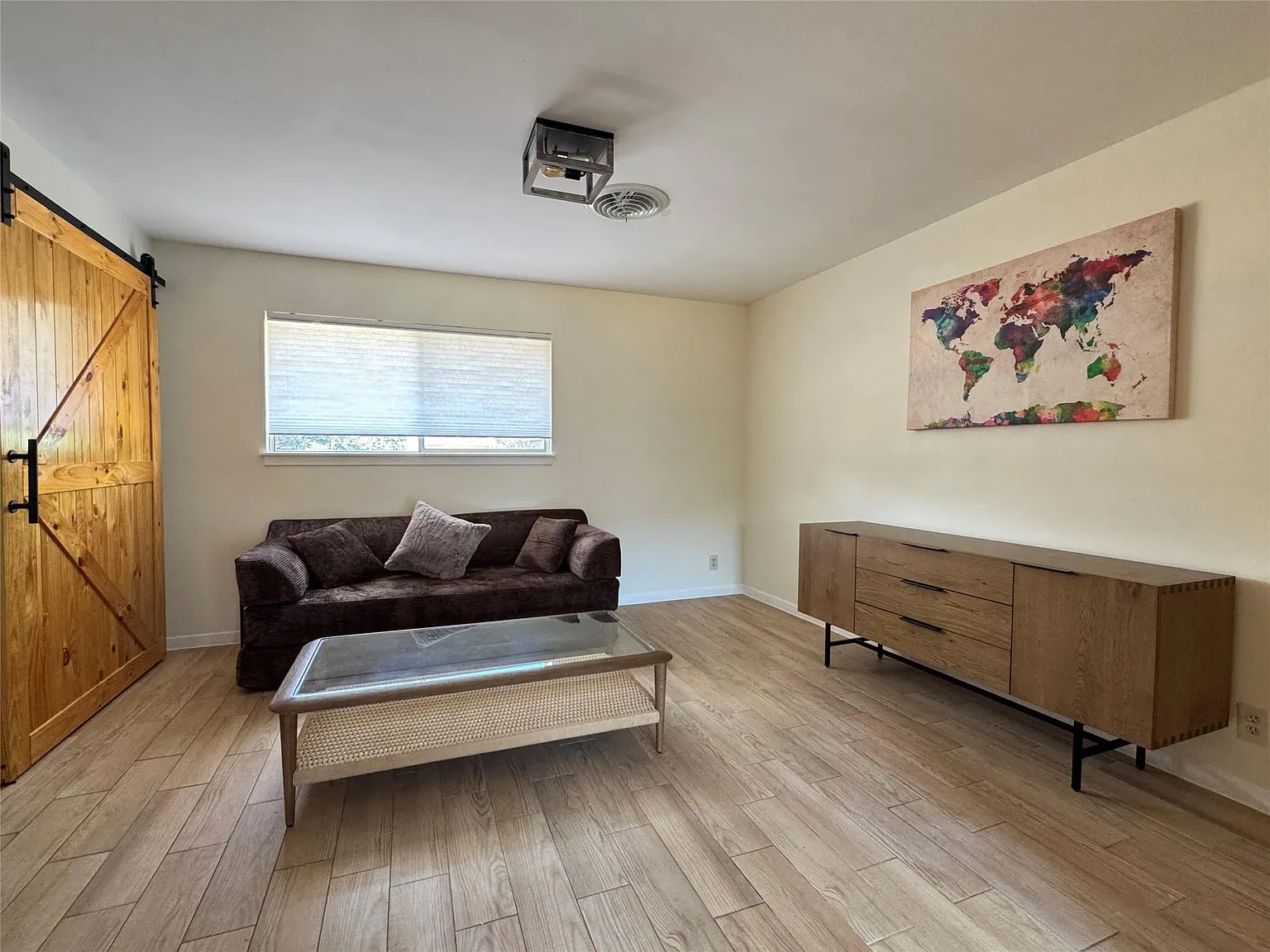3 bed, 2.0 bath, 1400 sqft, $3,800 — Photo 3