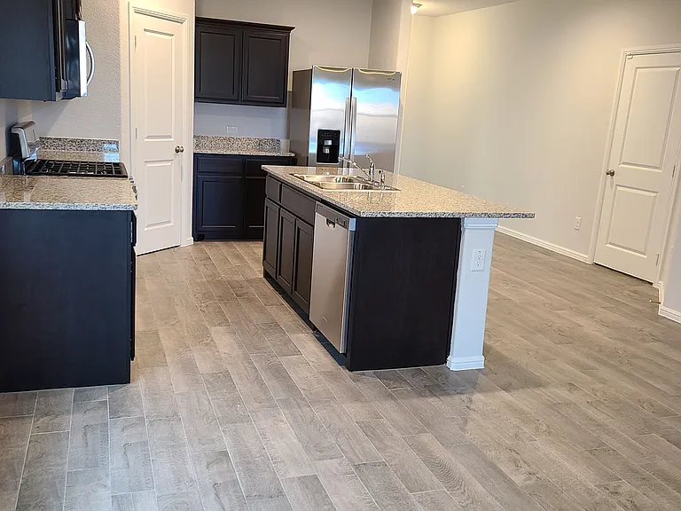2221 Myrtle Beach Dr — Photo 3