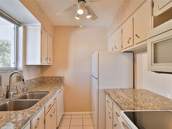3rd image of 769 John Ringling Blvd APT E25