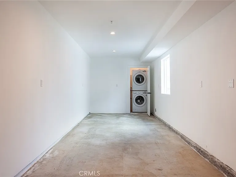 10910 W Hesby St #1/2 — Photo 5