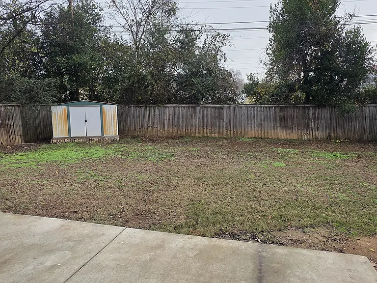 1722 Iris St — Photo 10