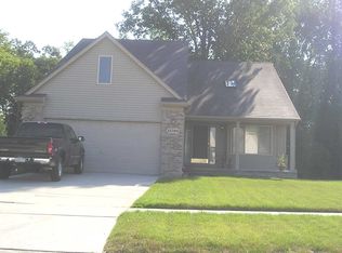 52396 Walnut Dr, Chesterfield, MI 48047