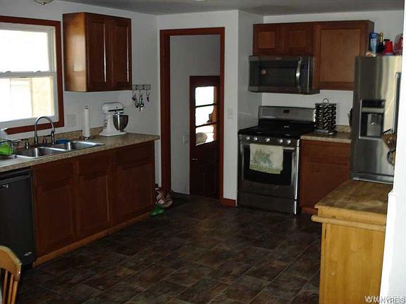 5th image of 46 Lloyd Dr