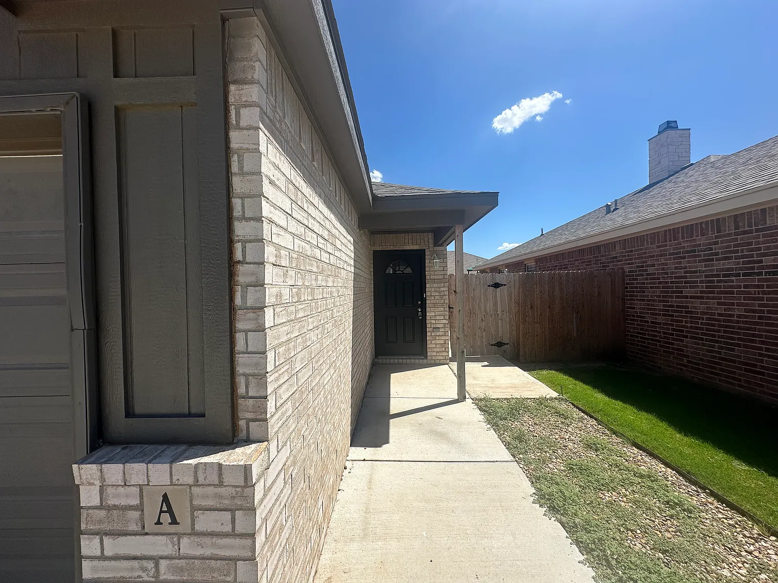 3 bed, 1400 sqft, $1,500 — Photo 2