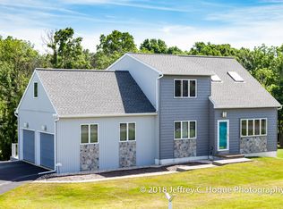 19 Meadow Ridge Rd, Temple, PA 19560