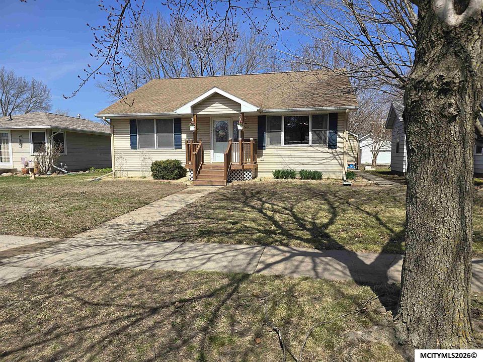 1st image of 934 11th St NE