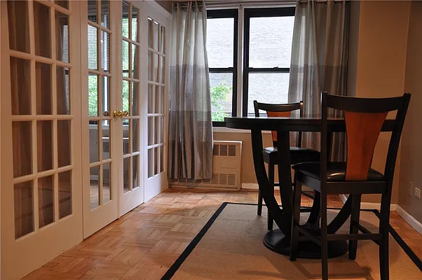 Sold by R New York | media 6