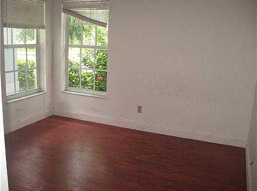 5th image of 8981 Lake Park Cir N