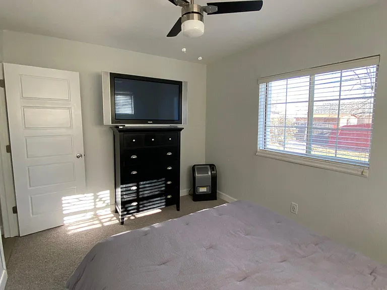 990 Ursula St — Photo 15