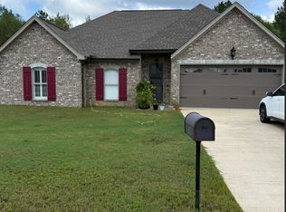 58 Regent Ln, Columbus, MS 39705