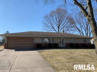 500 W Burton Ave, Eureka, IL