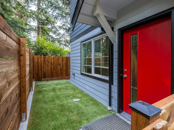 13730 Stone Avenue N, Seattle, WA 98133