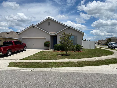 884 Freedom Blvd Photo 1