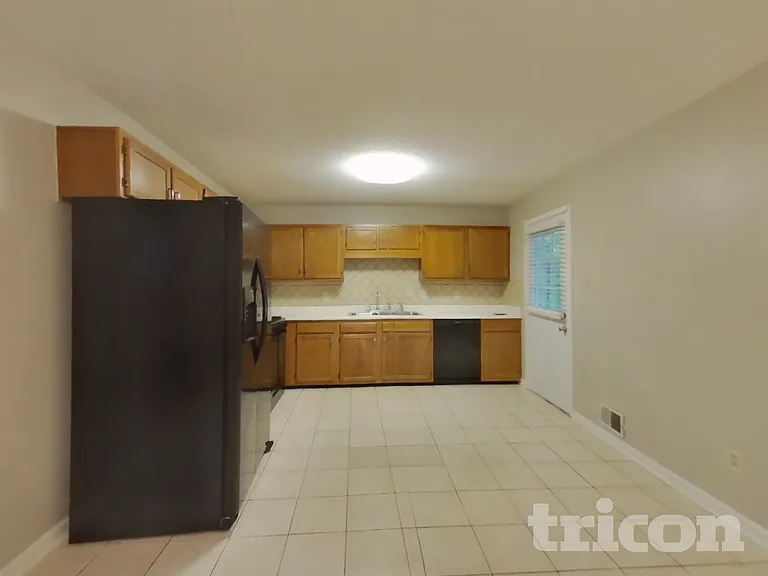 649 Stratford Dr — Photo 6