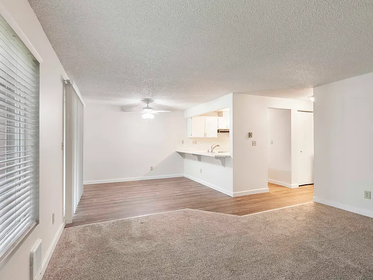 D Place Apartments — Photo 20
