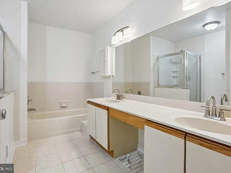 1 Colebrook Ct — Photo 20