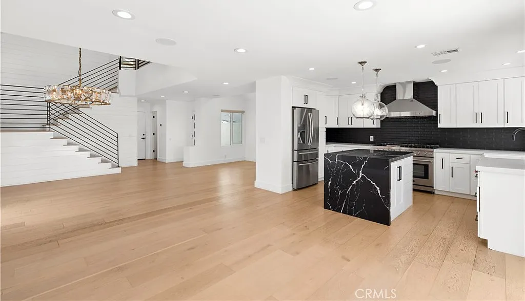 3 bed, 2.5 bath, 1739 sqft, $9,500 — Photo 4