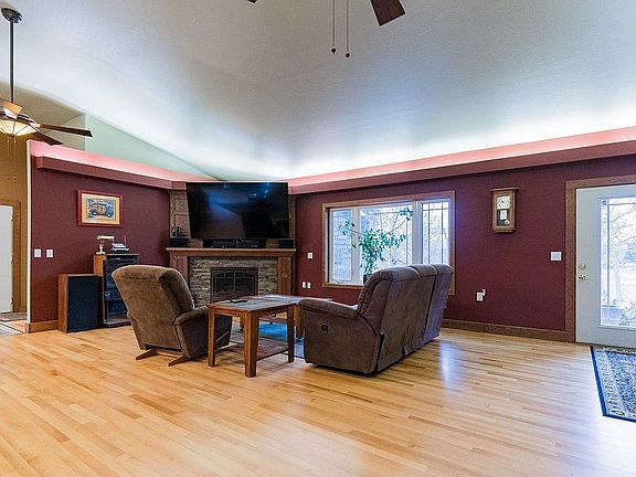 4th image of 7900 Wildwood Ln