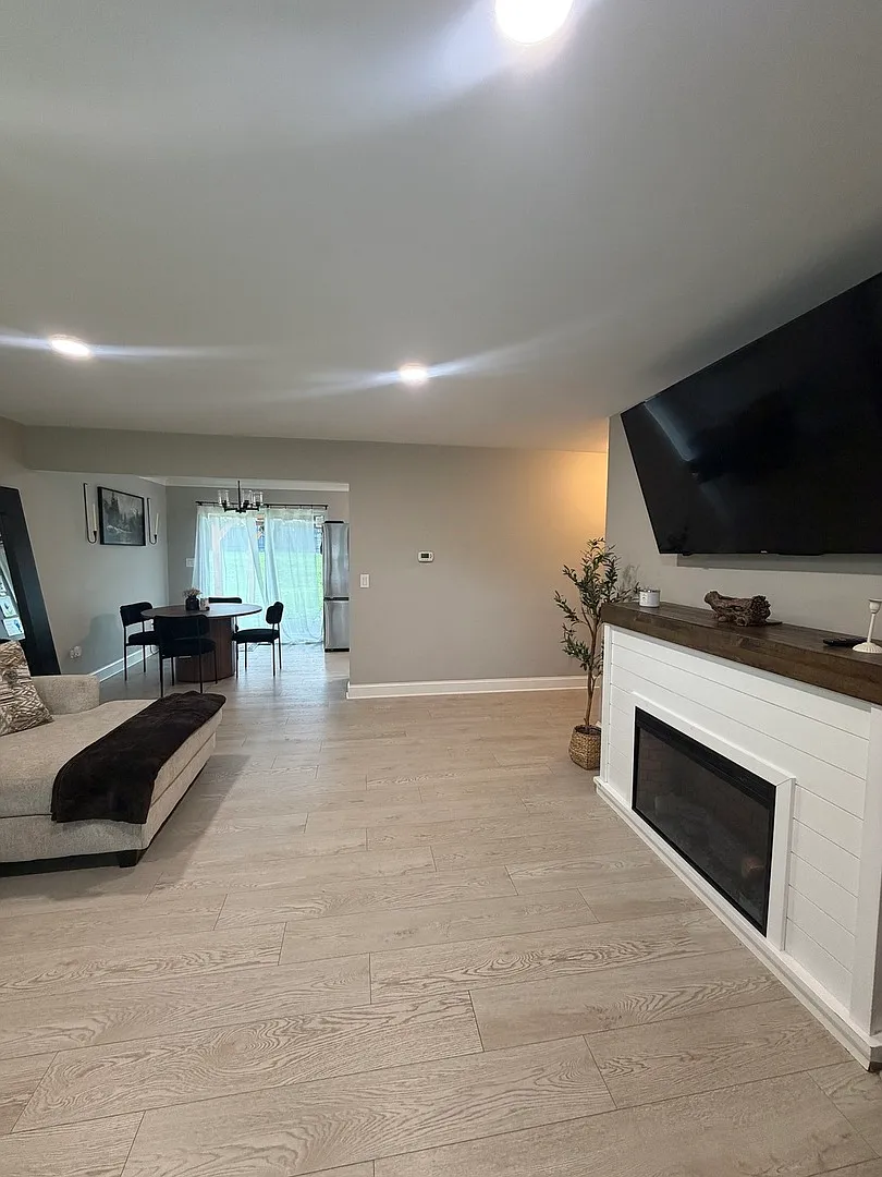 4 bed, 1.5 bath, 1162 sqft, $2,800 — Photo 3