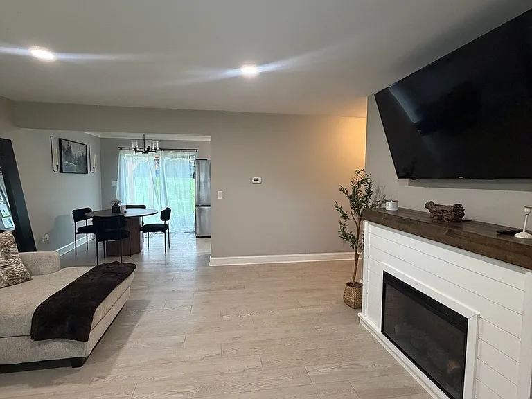 201 Fairwood Dr — Photo 3