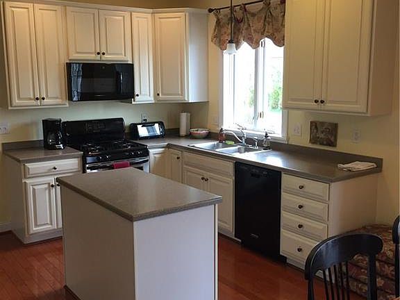 3rd image of 430 Heathland Cir
