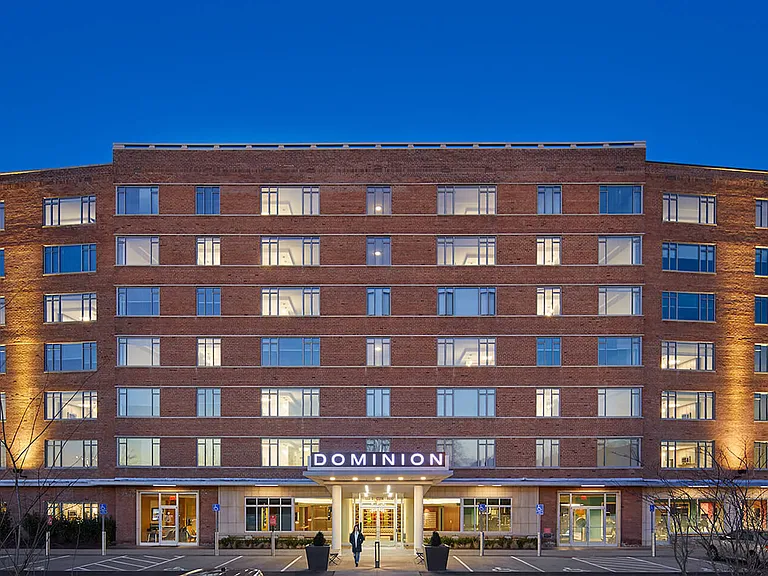 Enjoy fiery sunsets, sparkling sunrises and panoramic views of the city and beyond from our rooftop lounge and patio.