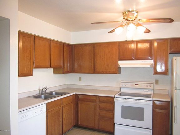 3rd image of 2221 W Farmdale Ave Unit 18