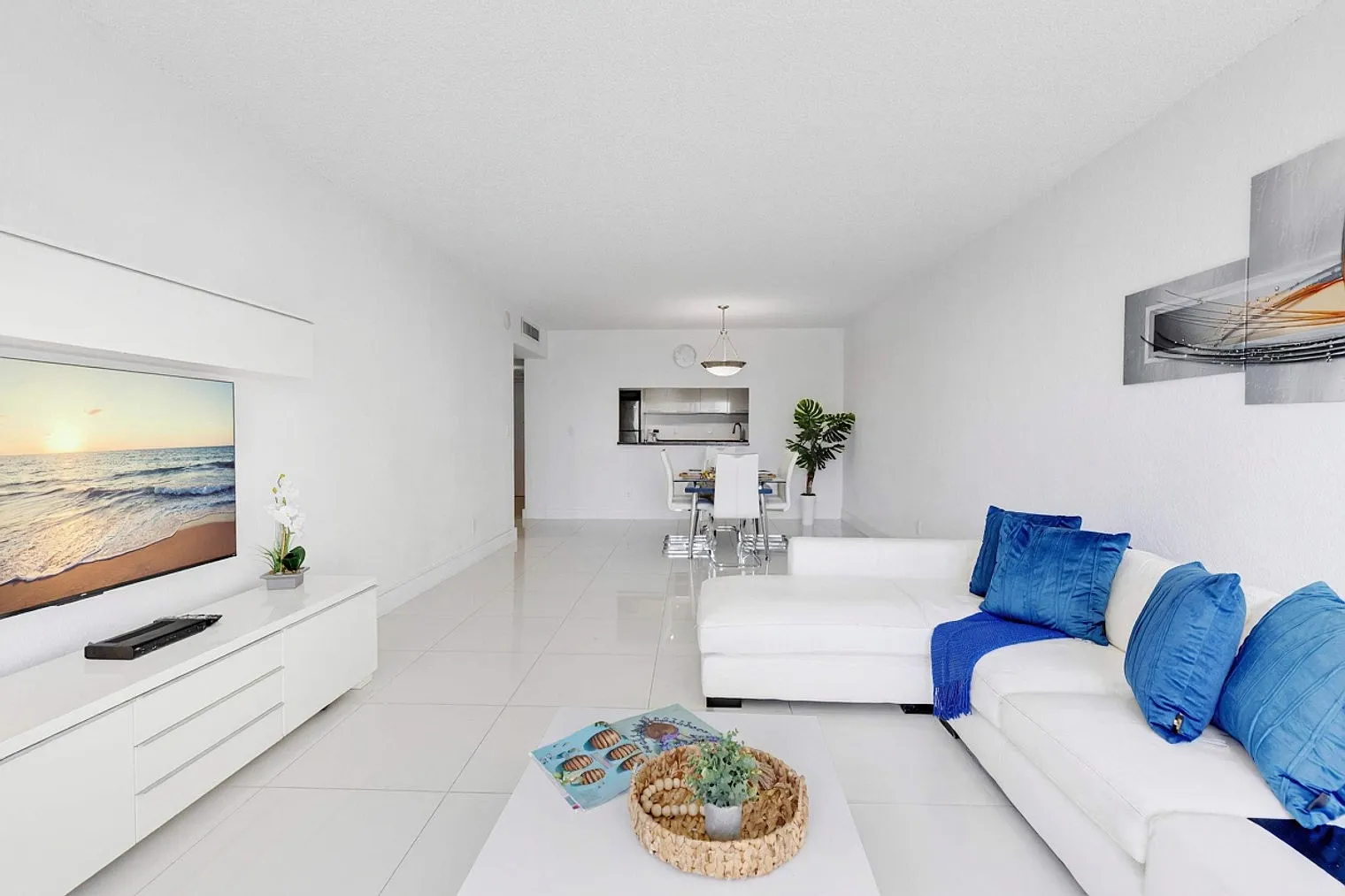 2 bed, 2.0 bath, 1194 sqft, $8,007 — Photo 4